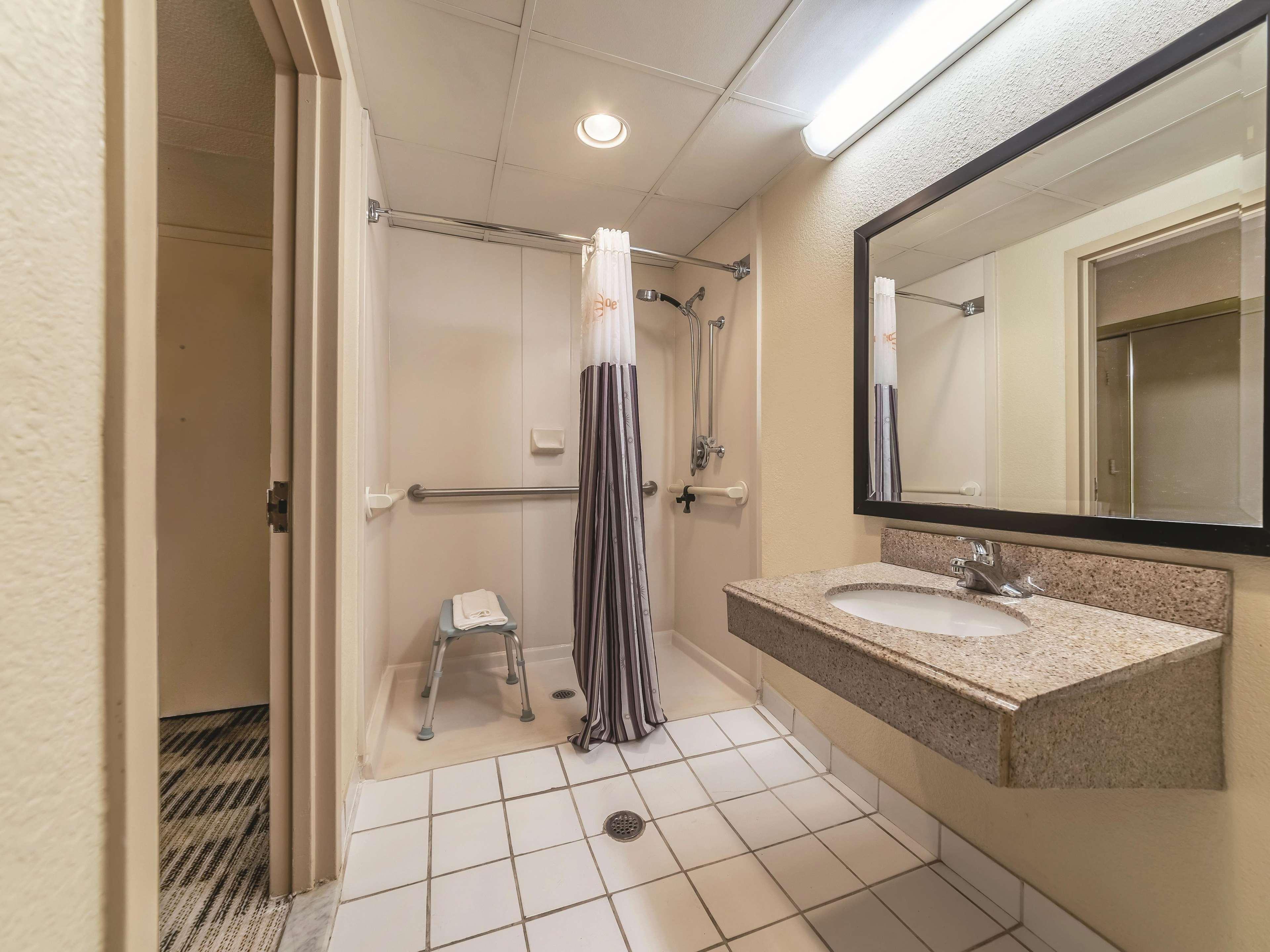 Ramada Inn By Wyndham Fairfield Nj Exterior foto